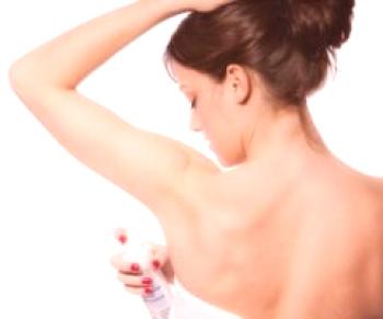 Účinné způsoby, jak odstranit skvrny od deodorantu pod pažemi na oblečení