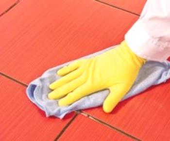 Jak a co vyčistit švy na podlaze dlaždice