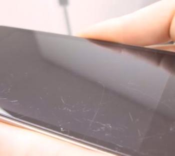 Jak odstranit škrábance z obrazovky telefonu doma
