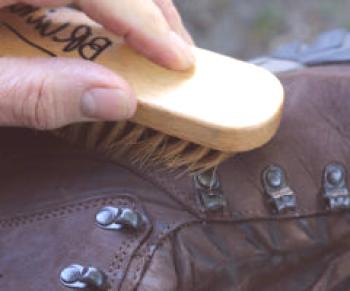 Jak se zbavit soli na boty a nevymazat barvu