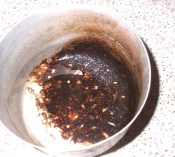 Jak čistit spálenou nádobu: nejúčinnější metody čištění