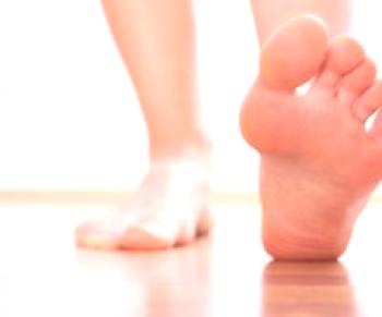 Jak se zbavit zápachu nohou doma rychle a efektivně
