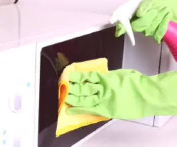 4 způsoby, jak dokonale vyčistit mikrovlnnou troubu