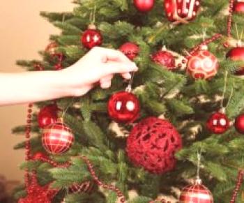 Jak krásný je ozdobit vánoční stromek pro Nový rok 2019: fotografické nápady, jaké barvy použít