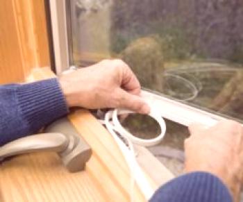 Jak můžete uzavřít okna na zimu, aby nedošlo k úderu
