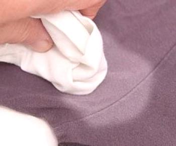 Jak odstranit skvrny na bundě po umytí?