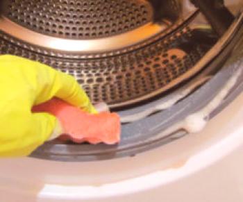 Jak odstranit vodní kámen z pračky s nepříjemným zápachem? Efektivní metody