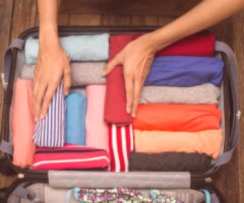 13 zajímavých způsobů, jak skládat košili v kufru tak, aby se nepopřela