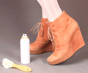 Jak rychle a přesně čistit semišové boty doma