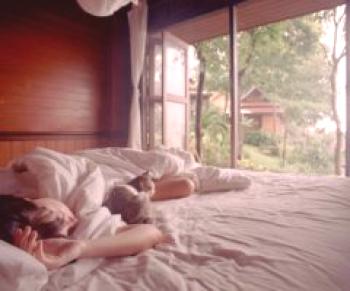 5 důvodů, proč byste měli vždy spát s otevřeným oknem