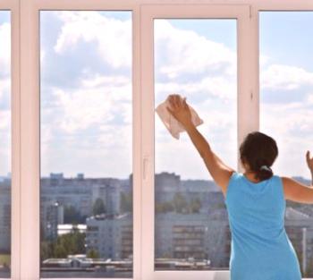 Jak rychle a bez barvení umýt okna doma