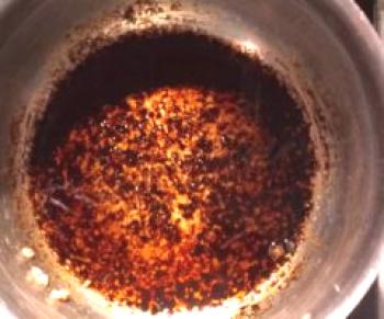 Jak mýt vypálenou pánev z marmelády: rychlé způsoby čištění pánví s různými povlaky